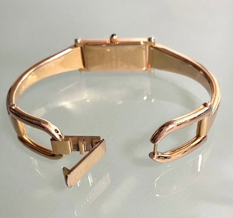 ☆稼動品☆GUCCI グッチ☆クオーツ☆1500L☆バングルウォッチ