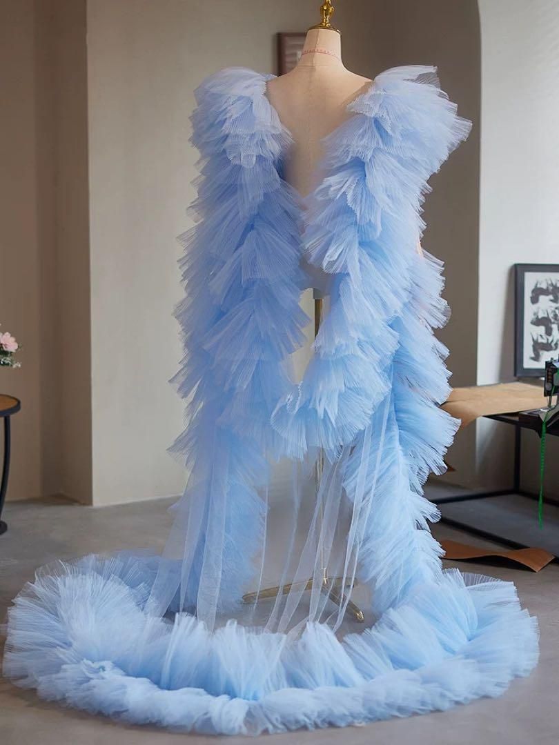 フリルスリーブがゴージャスなソフトチュールのロングショール