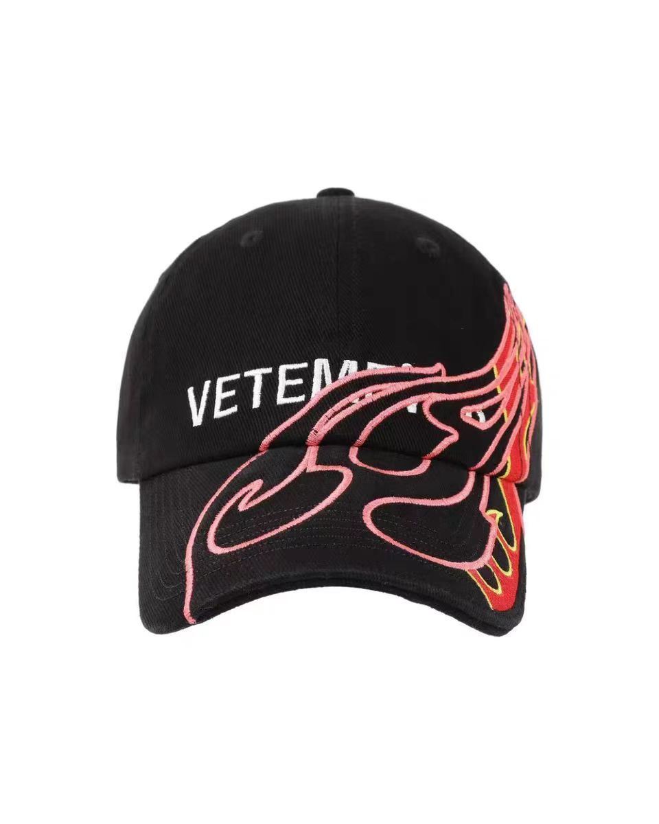 VETEMENTS ブラックキャップ フレイム刺繍 VETEMENTS ブラックキャップ フレイム刺繍