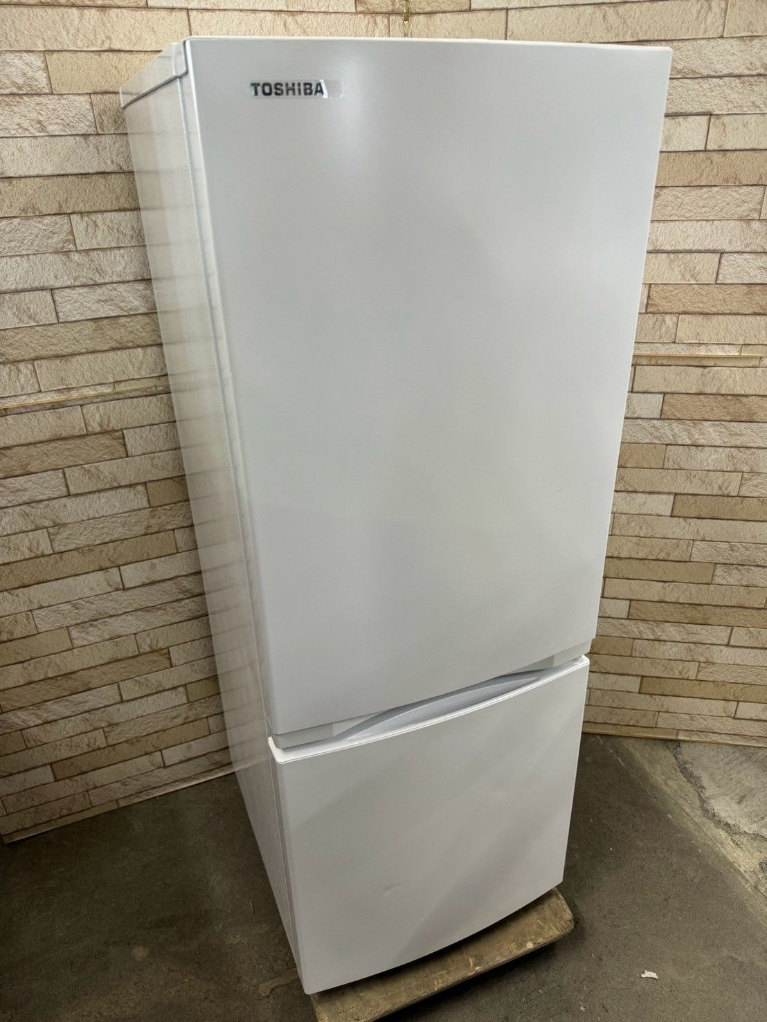 大阪送料無料★3か月保障付★冷蔵庫★2022年★GR-T15BS(K)★R-27 美品】大阪送料無料☆3か月保障付き☆冷蔵庫☆東芝☆