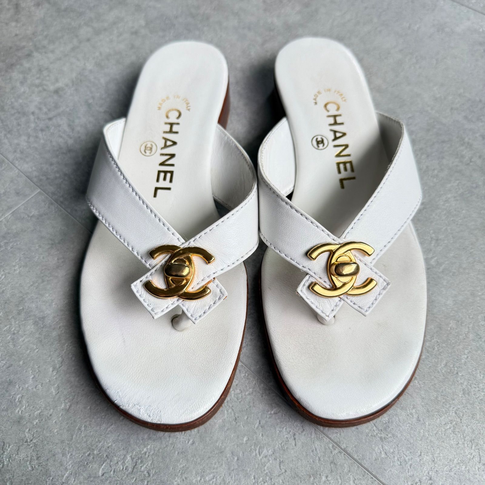 送料無料！ CHANEL シャネル ターンロック サンダル ココマーク レザー ホワイト ゴールド 36 23cm