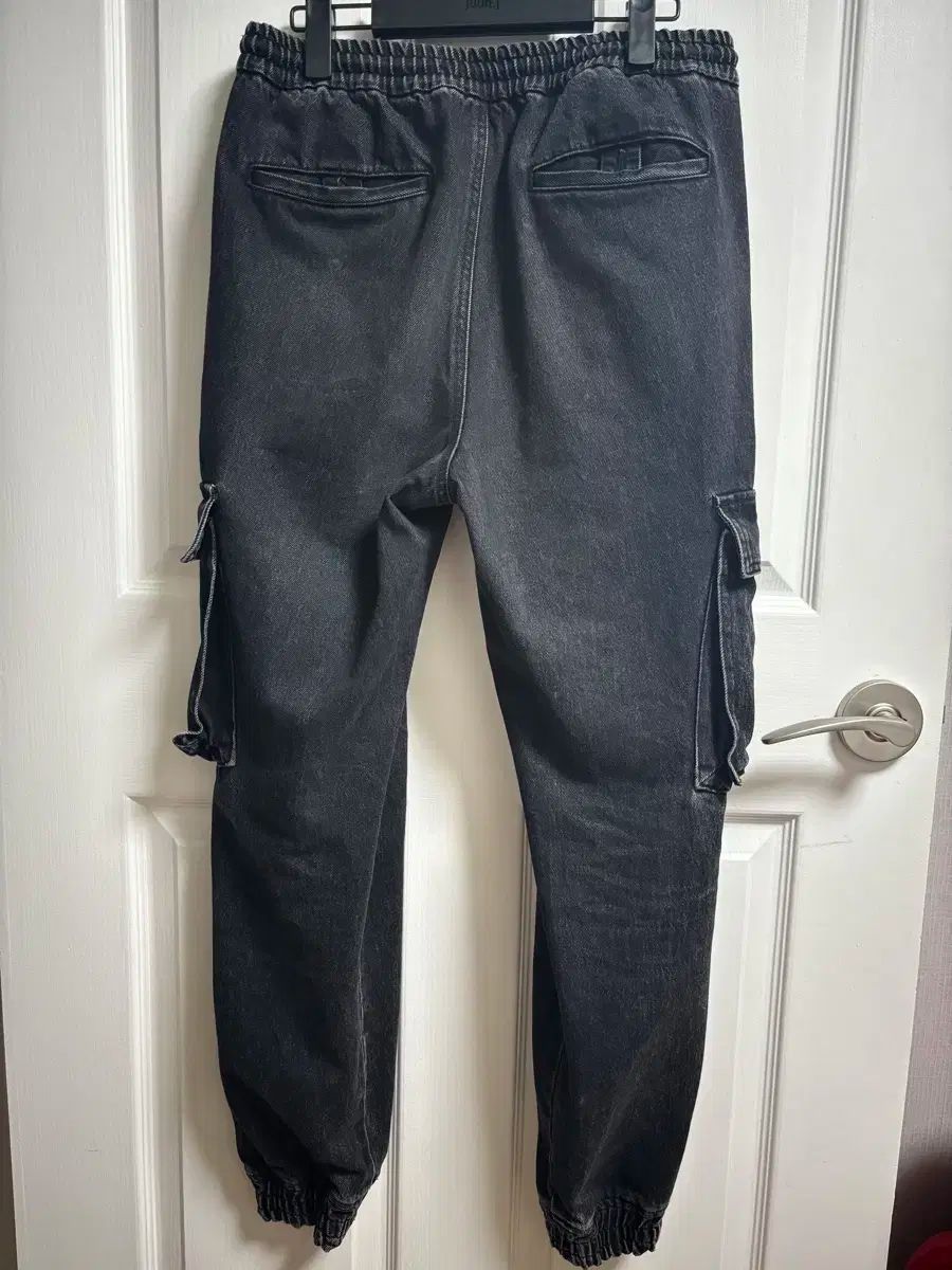 Juun.J(ジュンジェイ) デニム　ジョガーパンツ Juun.J Denim Cargo Jogger (BLACK)の商品ページ | ジュン・ジー