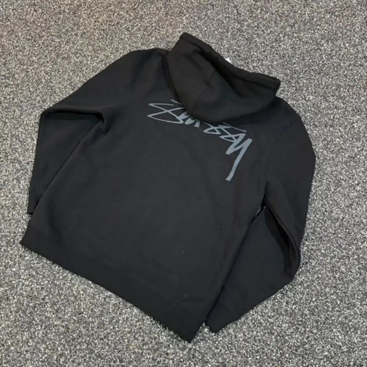 STUSSY(ステューシー) ビッグロゴ 黒 スウェット フード ティー 5541