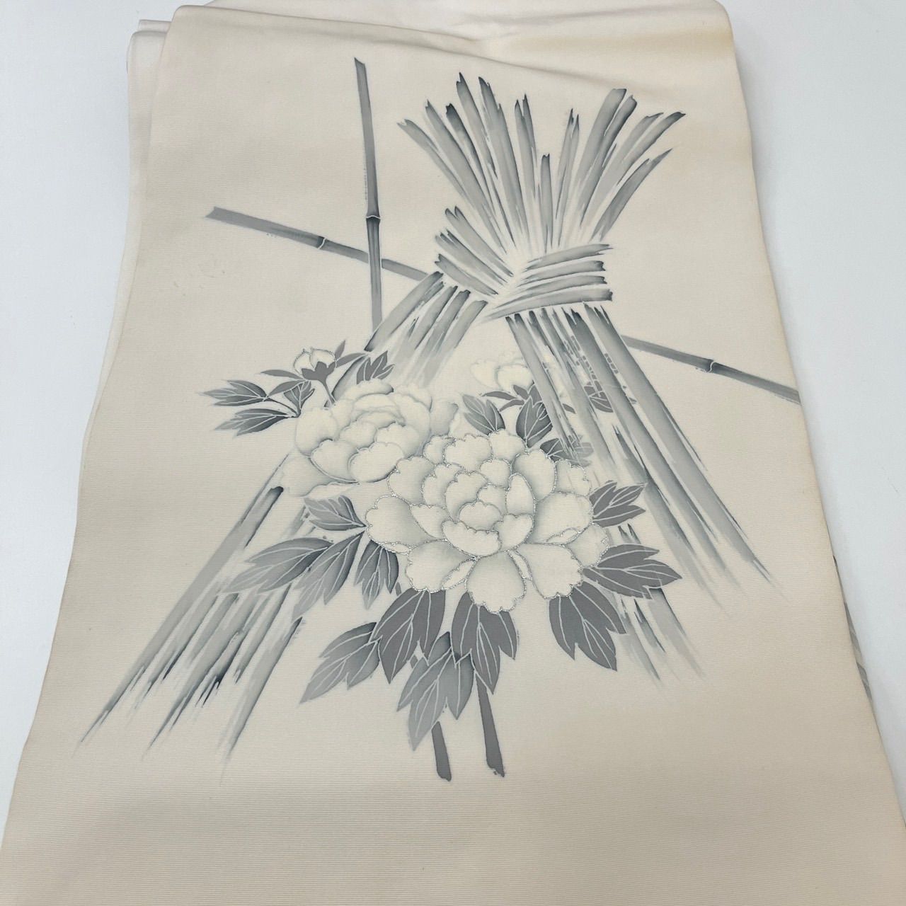 マーガレット 総刺繍 銀彩 フレンチグレイ 九寸名古屋帯 マーガレット 総刺繍 銀彩 フレンチグレイ 九寸名古屋帯 マーガレット