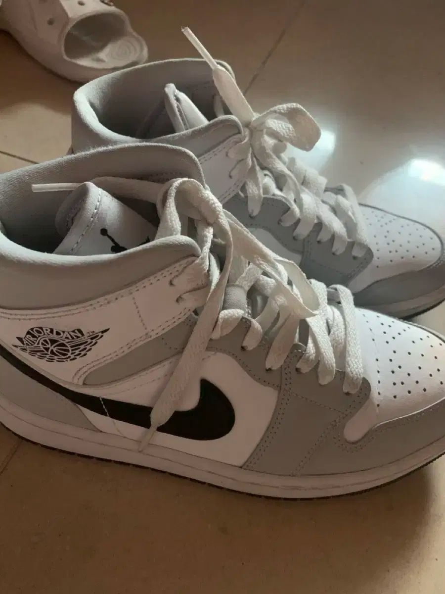NIKE ナイキ ジョーダン 1 ミッド グレー フォグ