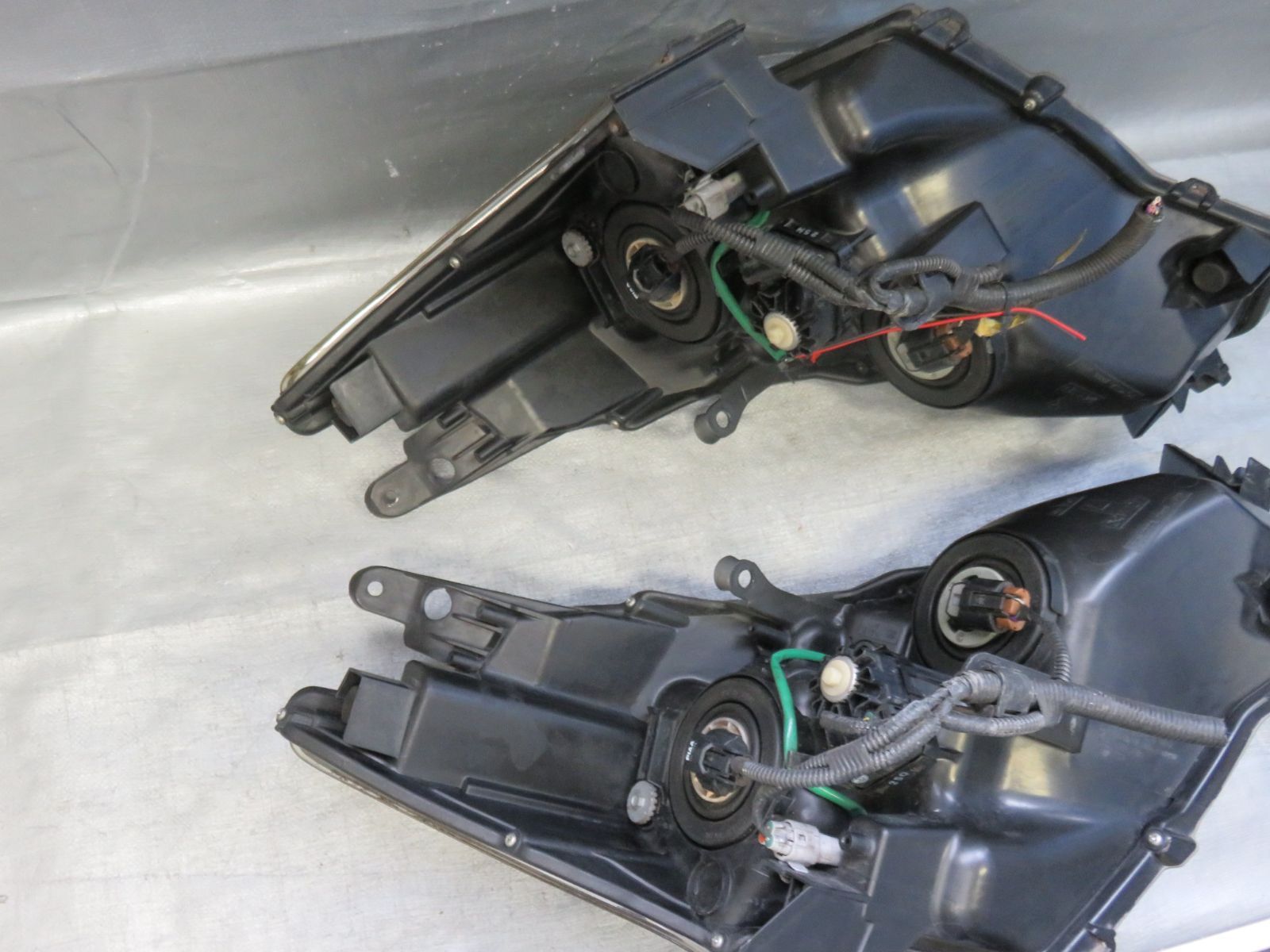 #797　近鉄株主優待乗車券 有効期限2019/12月末まで　4枚セット　株主優待券 プリウスα 41W 前期 純正 左ヘッドライト LED KOITO 47-42 0156