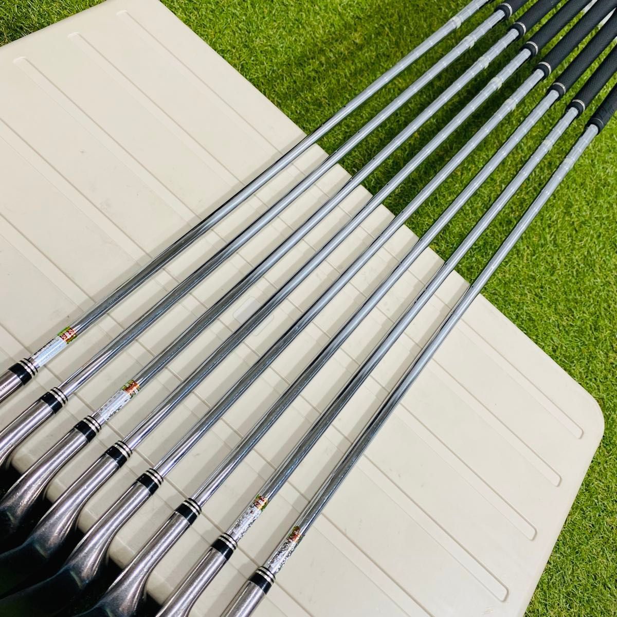 良品】豪華8本 9代目ゼクシオ XXIO9 メンズアイアンセット R