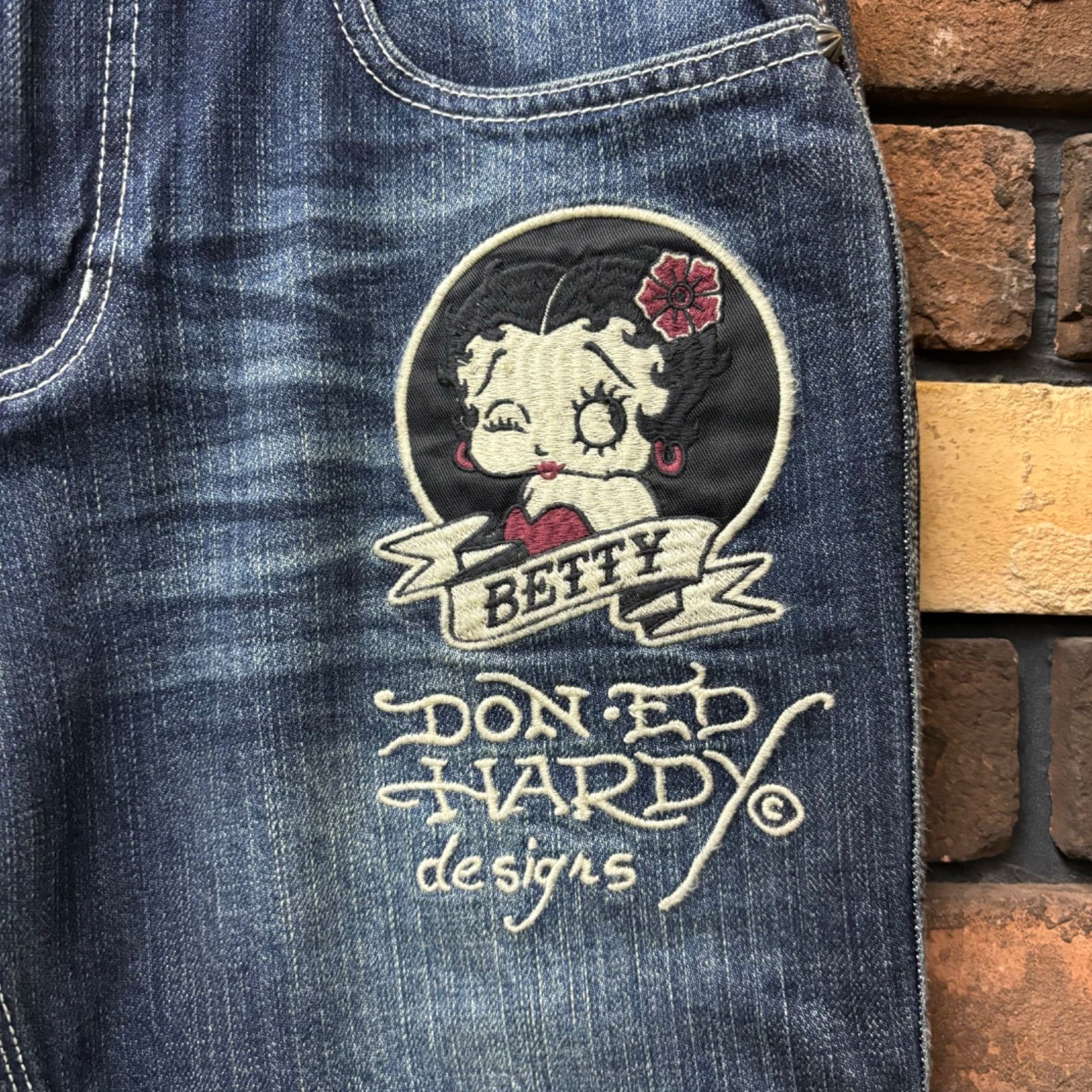 Ed Hardy×BETTYコラボ】刺繍デニムパンツ エド・ハーディー Ed Hardy×BETTYコラボ】刺繍デニムパンツ エド・ハーディー