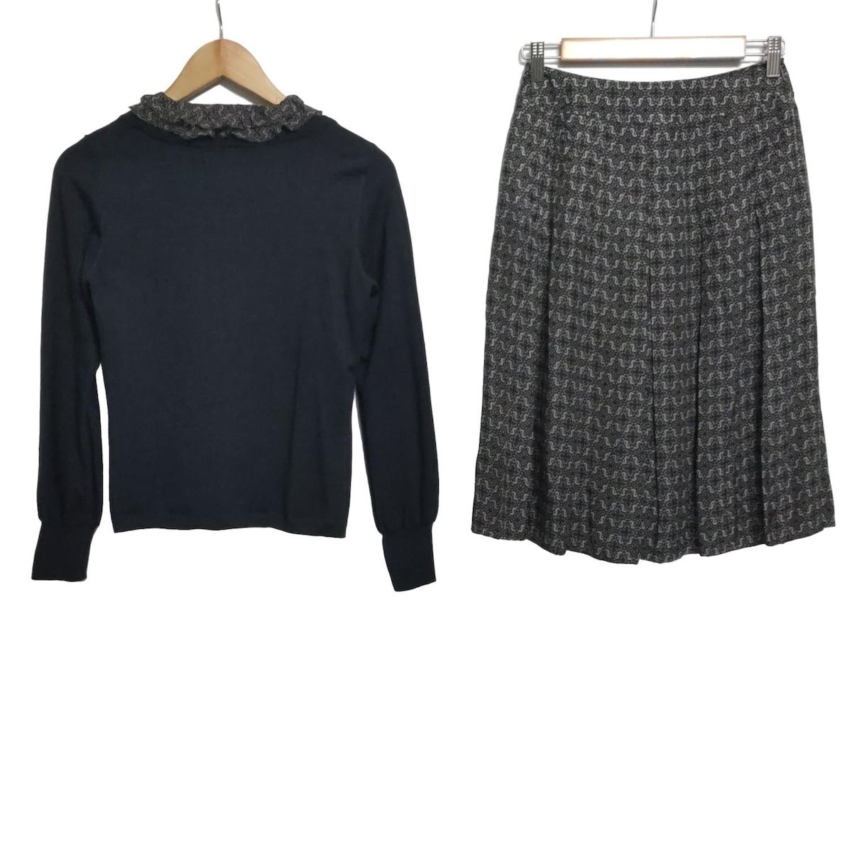 PaulStuart ポールスチュアート スカートセットアップ レディース - ダークネイビー×ダークグレー×マルチ ニット フリル