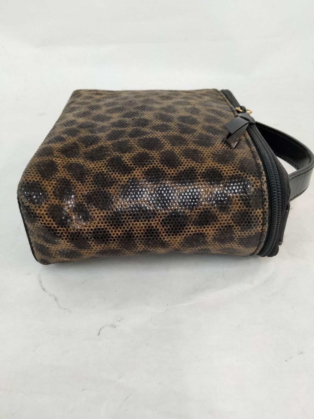 新品✨LOEWE ロエベ　レオパード柄　バニティバッグ　化粧品バッグ　エナメル LOEWE バニティバッグ レオパード柄 化粧ポーチ エナメル ロエベ