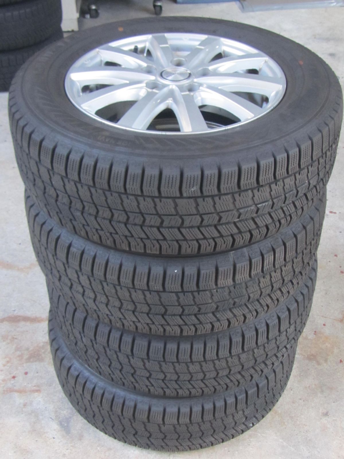195/65R15　スタッドレス　アイスナビ8　2024年　80系ノア外し 人気】195/65R15 スタッドレス グッドイヤー アイスナビ8 2024年