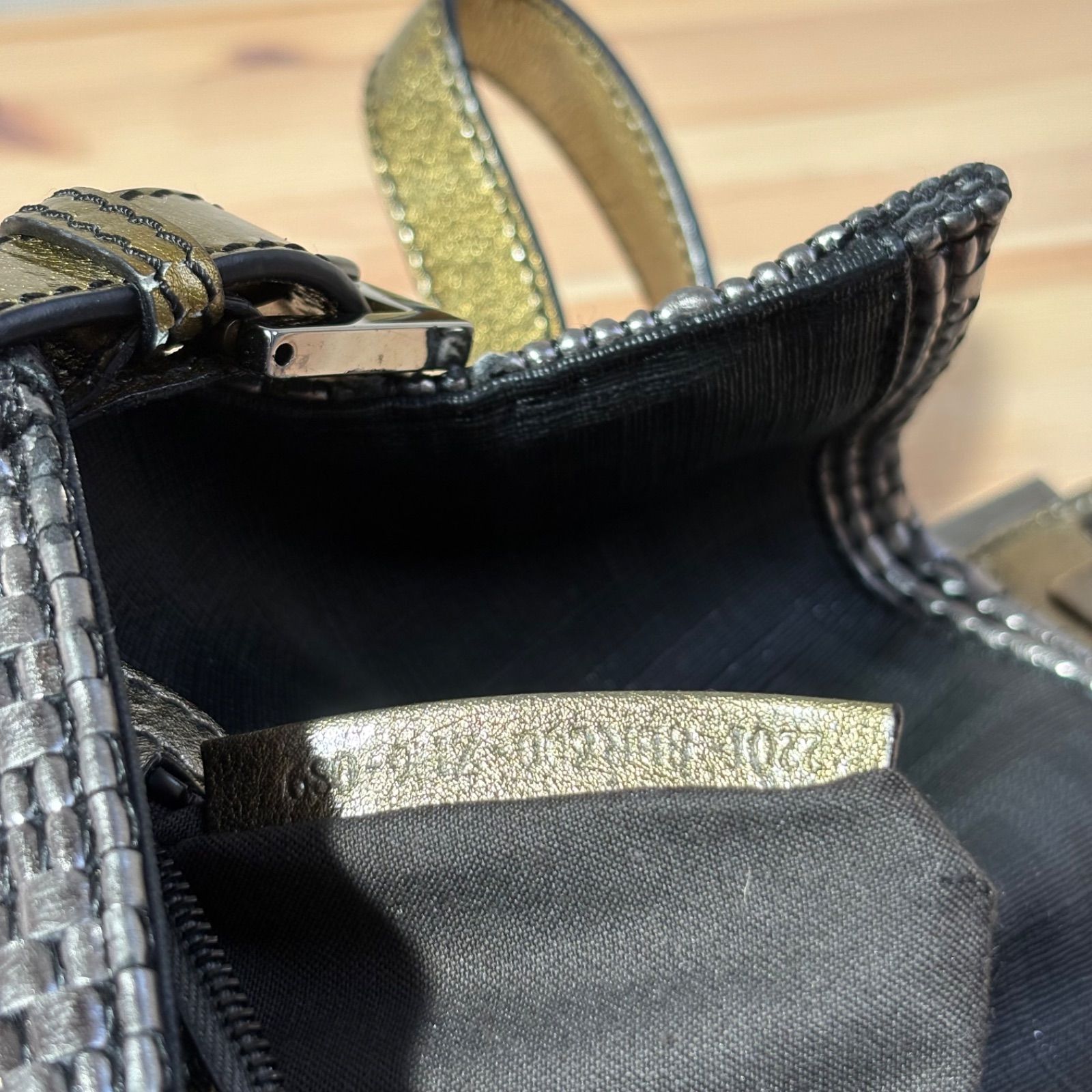 フェンディ メタリック