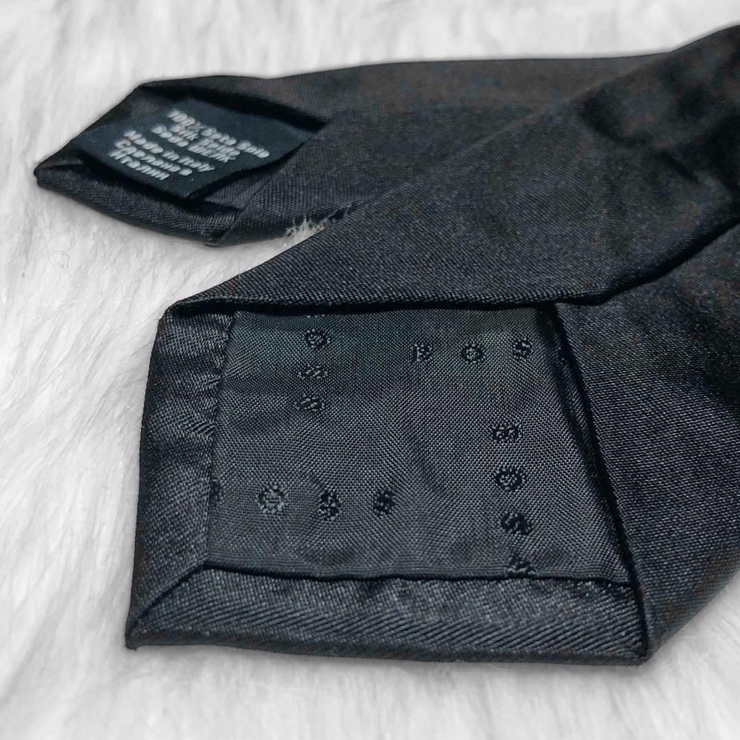 極美品✨ヒューゴボス 現行モデル ネクタイ 黒 ソリッド 無地 ナロータイ 極美品✨ヒューゴボス 現行モデル ネクタイ 黒 ソリッド 無地