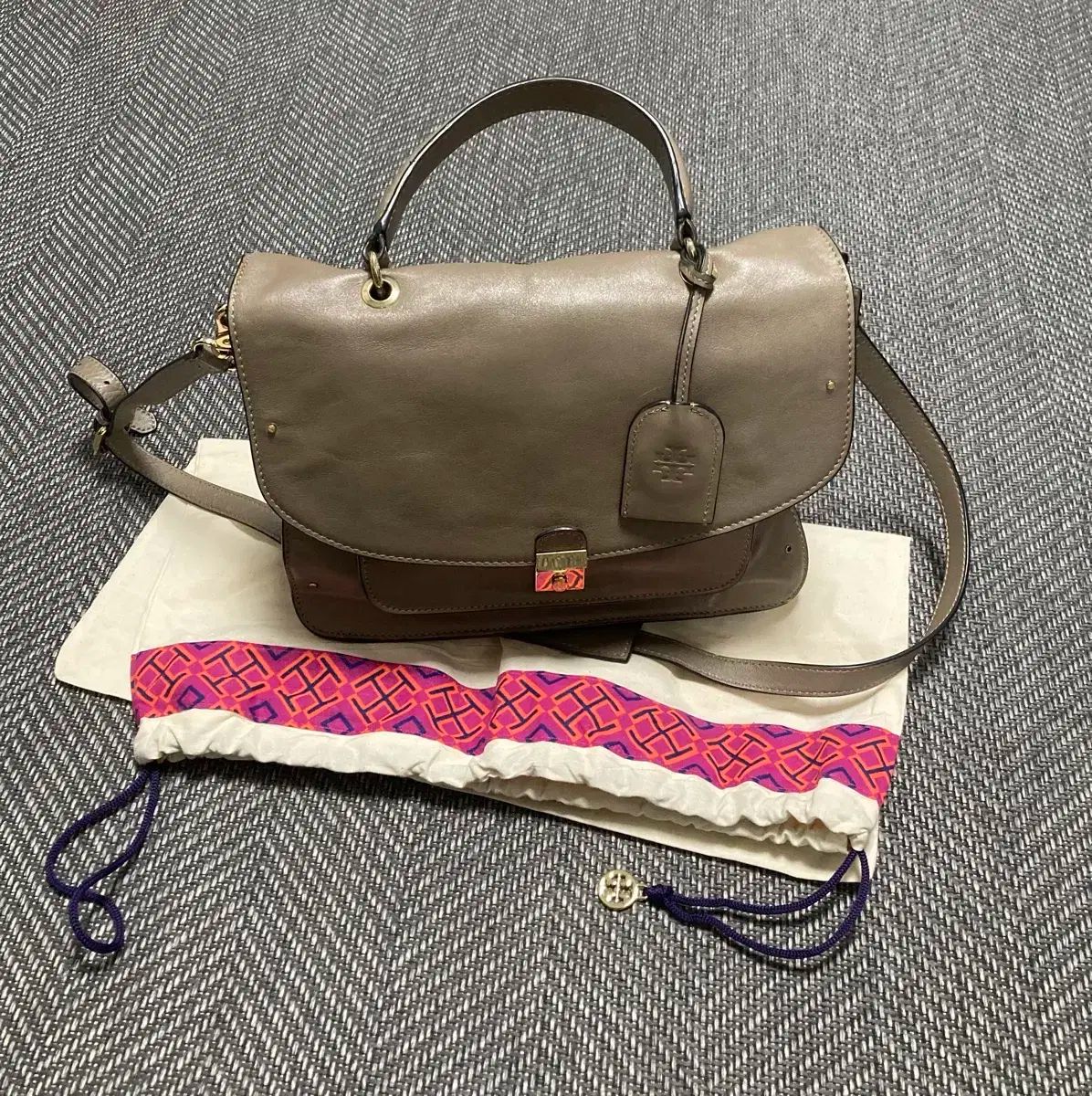 Tory Burch トリーバーチ バッグ クロス トートバッグ