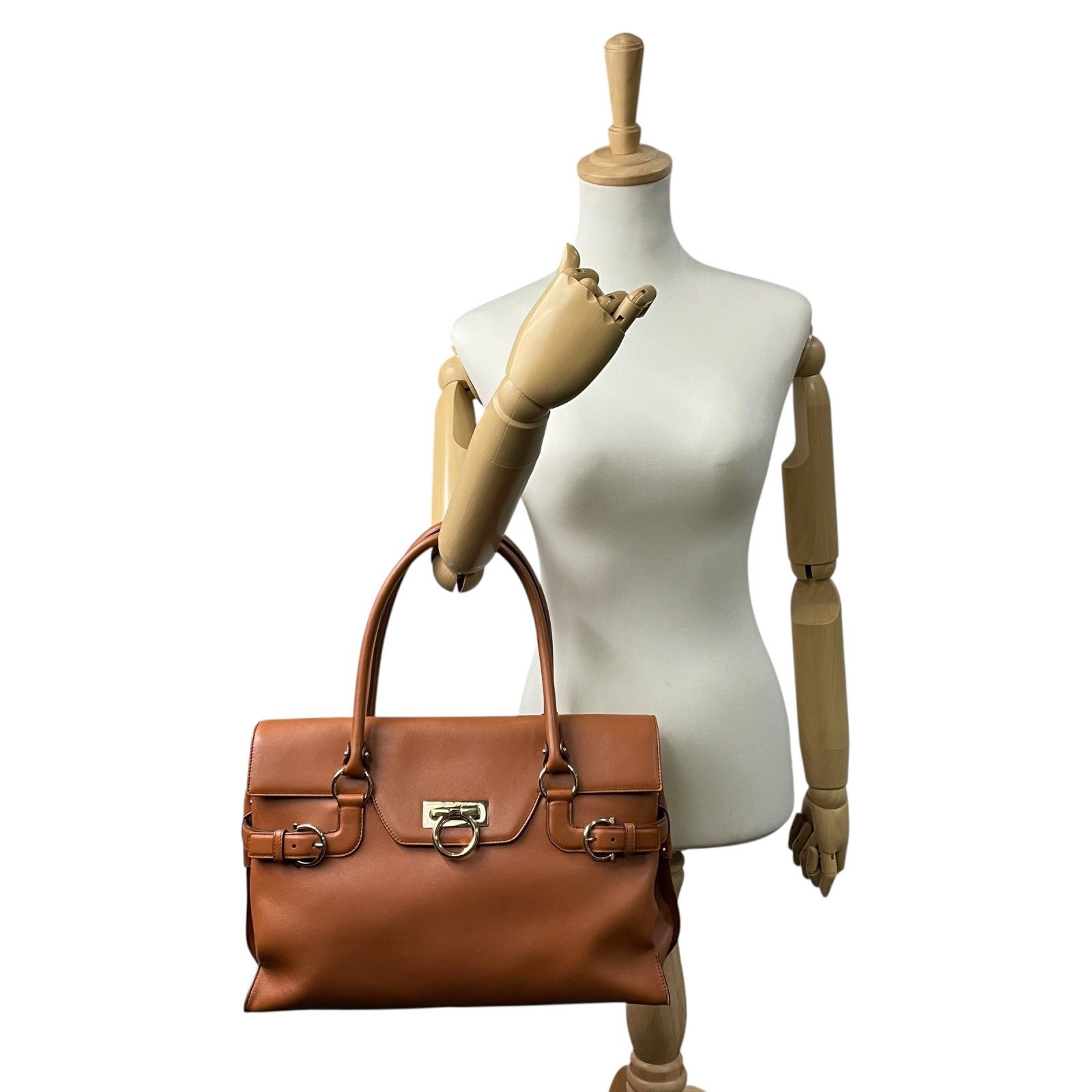 極美品 Salvatore Ferragamo フェラガモ ガンチーニ