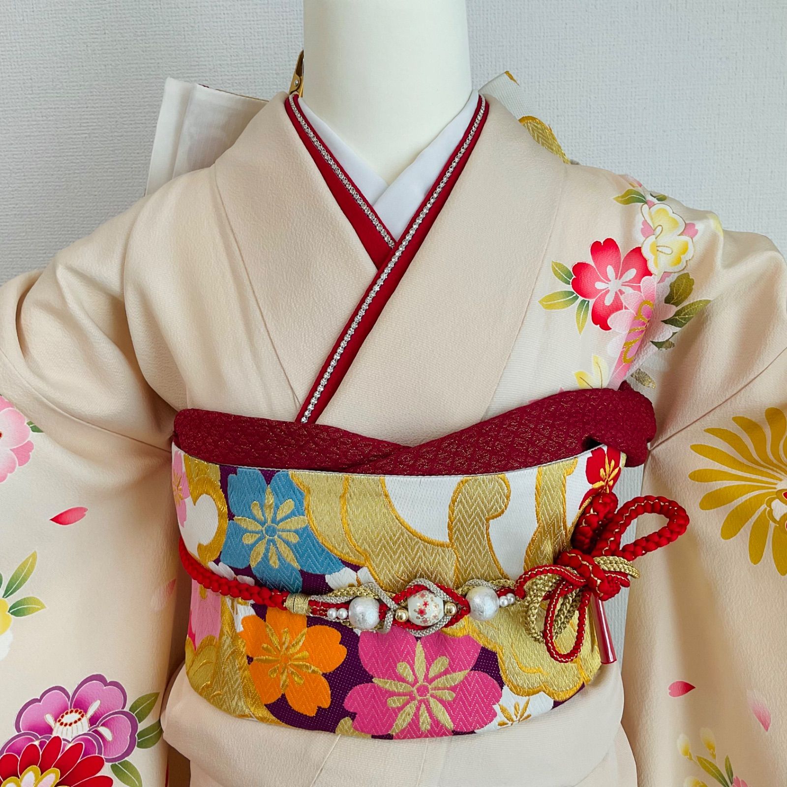 振袖　白系　オフホワイト系　桜　鞠　松竹梅　古典柄　刺繍　金彩　正絹 fuset143m-12046_s1.jpg