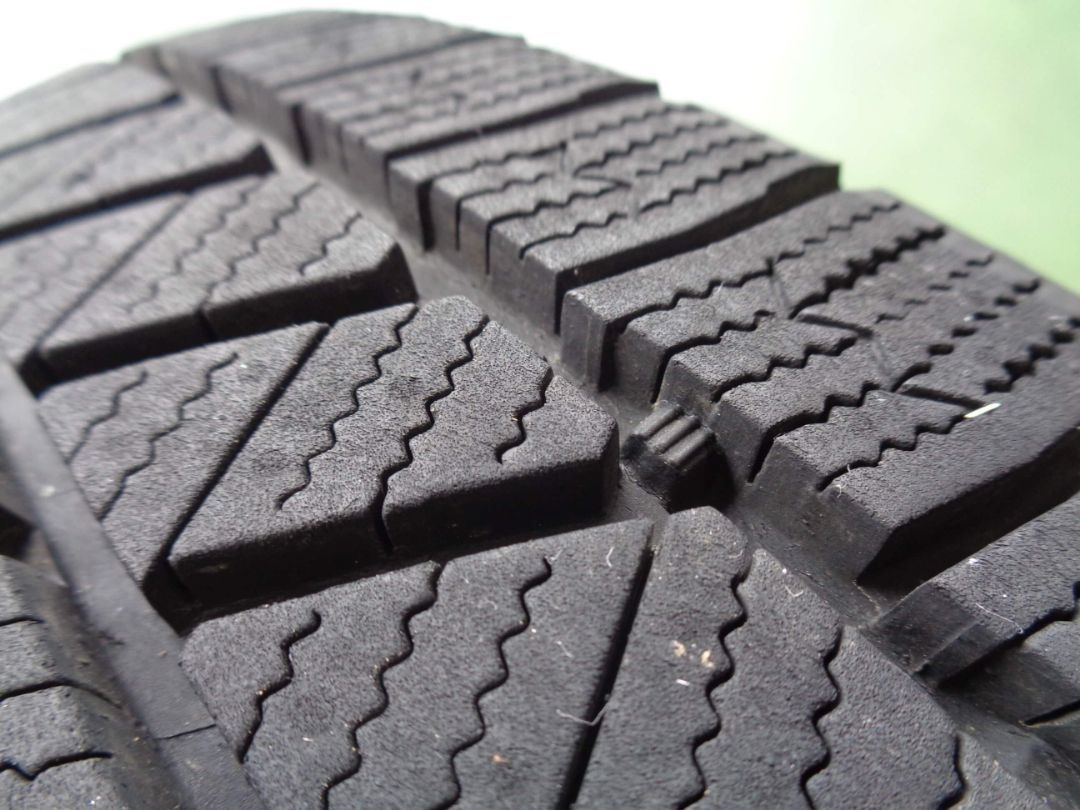 ブリザックVRX3 215