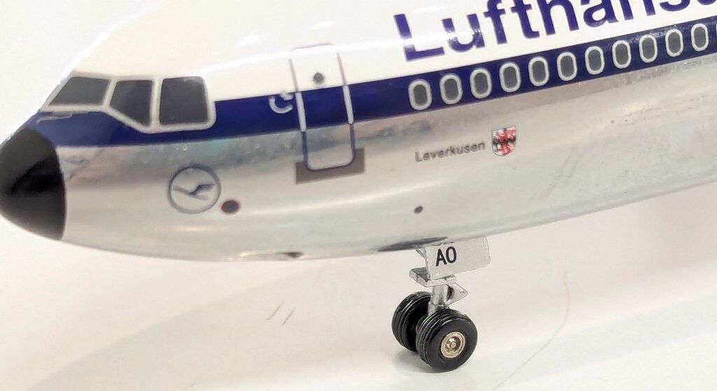 航空機・ヘリコプター Lufthansa DC10-30 1:200 DC-10-30 1:200