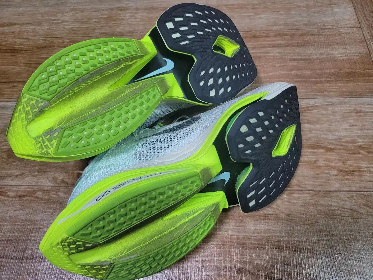 275 NIKE