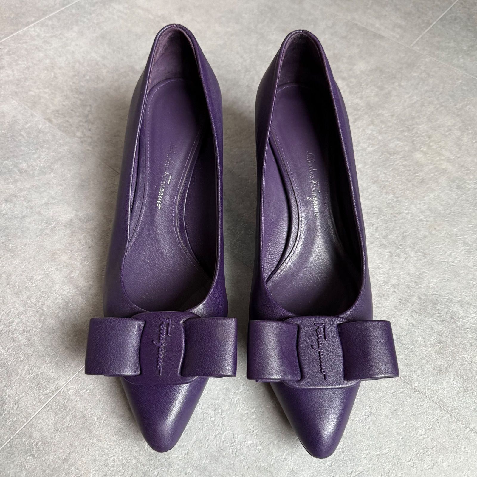 美品 SalvatoreFerragamo サルヴァトーレフェラガモ ビバ VIVA