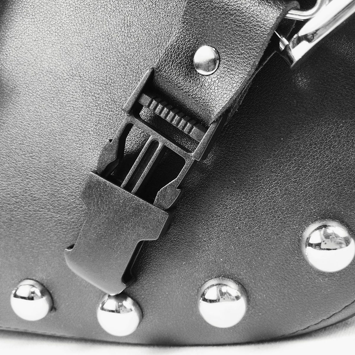 ペア バイク 二輪 ブラックサドルバッグ リベットバッグ 大容量ラゲッジバッグ ハレー ツーリング 汎用サドルバッグ BRIGHTFACE_UK