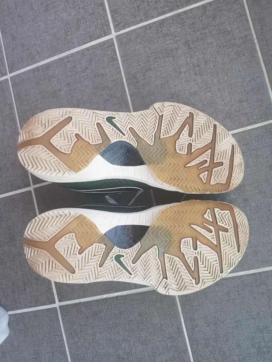 コービー 4 アンディフィーテッド ミルウォーキーバックス NIKE ナイキ