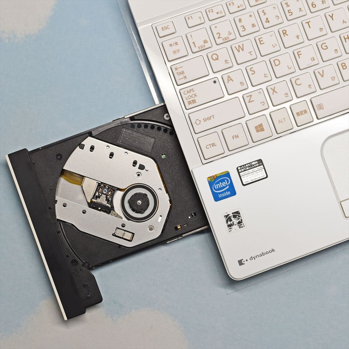 美品⭐️ダイヤカット白ノートパソコン⭐️初期設定済/新品SSD/カメラ/オフィス