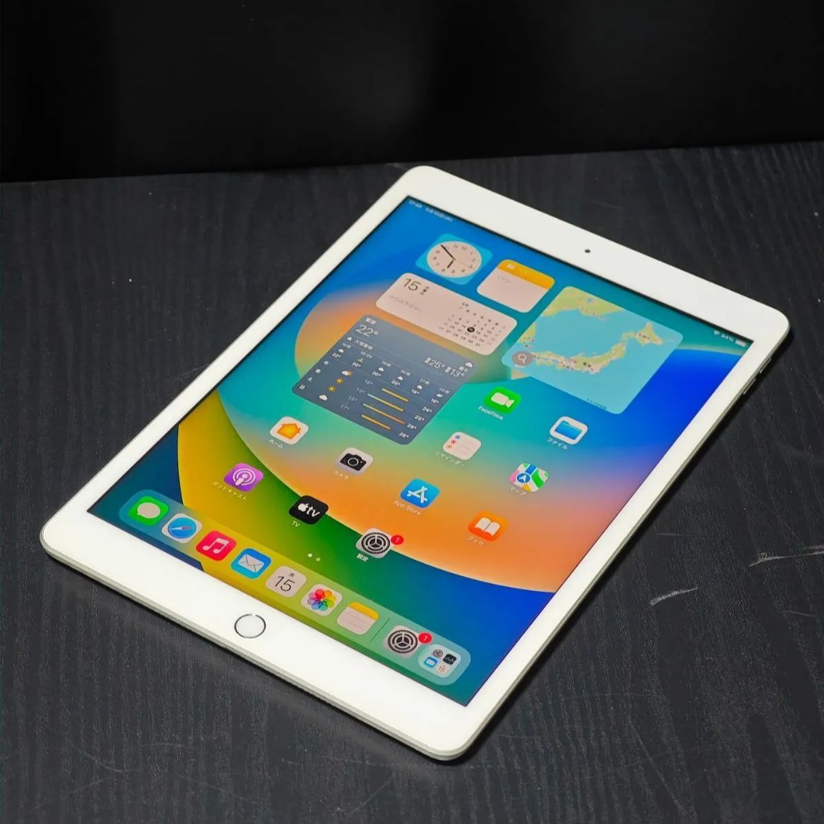 ジャンク】iPad 2019 WiFi 128GB 【画面内塵？カビ？混入、背面凹み 