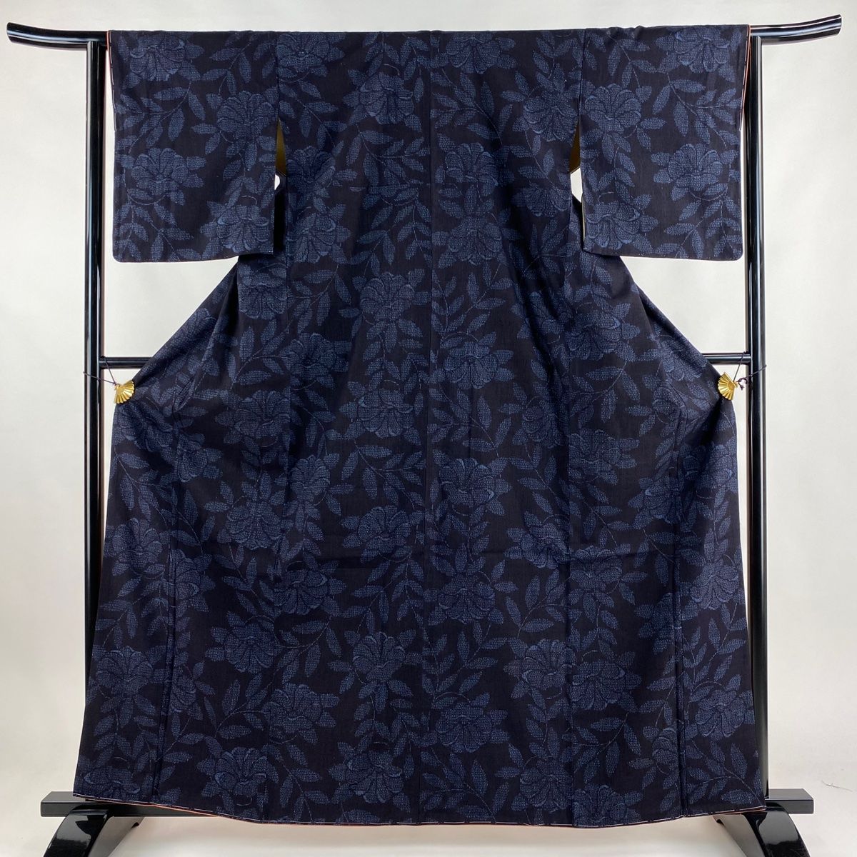 結城紬 身丈162cm 裄丈63cm S 袷 本場結城紬 証紙 草花 亀甲絣 濃紺 正絹
