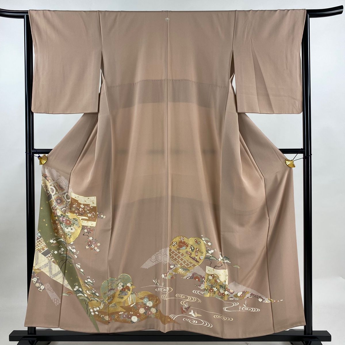 色留袖 身丈154.5cm 裄丈64.5cm M 袷 団扇 菊 金糸 金彩 ピンクベージュ 正絹 秀品 一つ紋