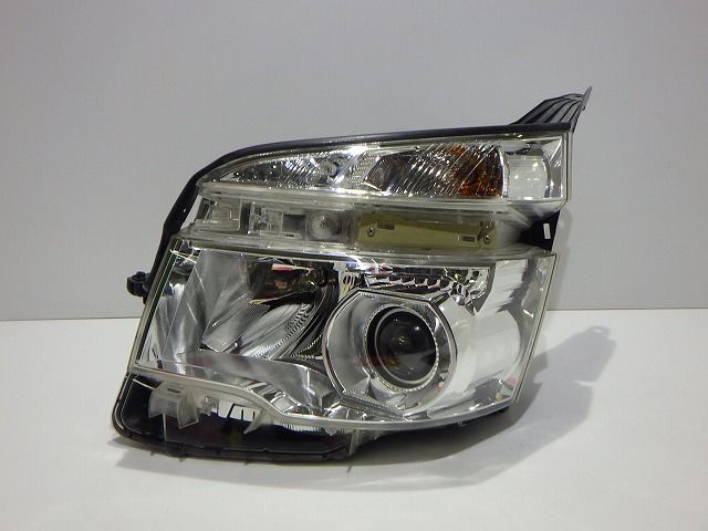 70 ヴォクシー 左ヘッドライト HID ZRR70 75 後期 28-226 V コーティング 81185-28F20 250922052