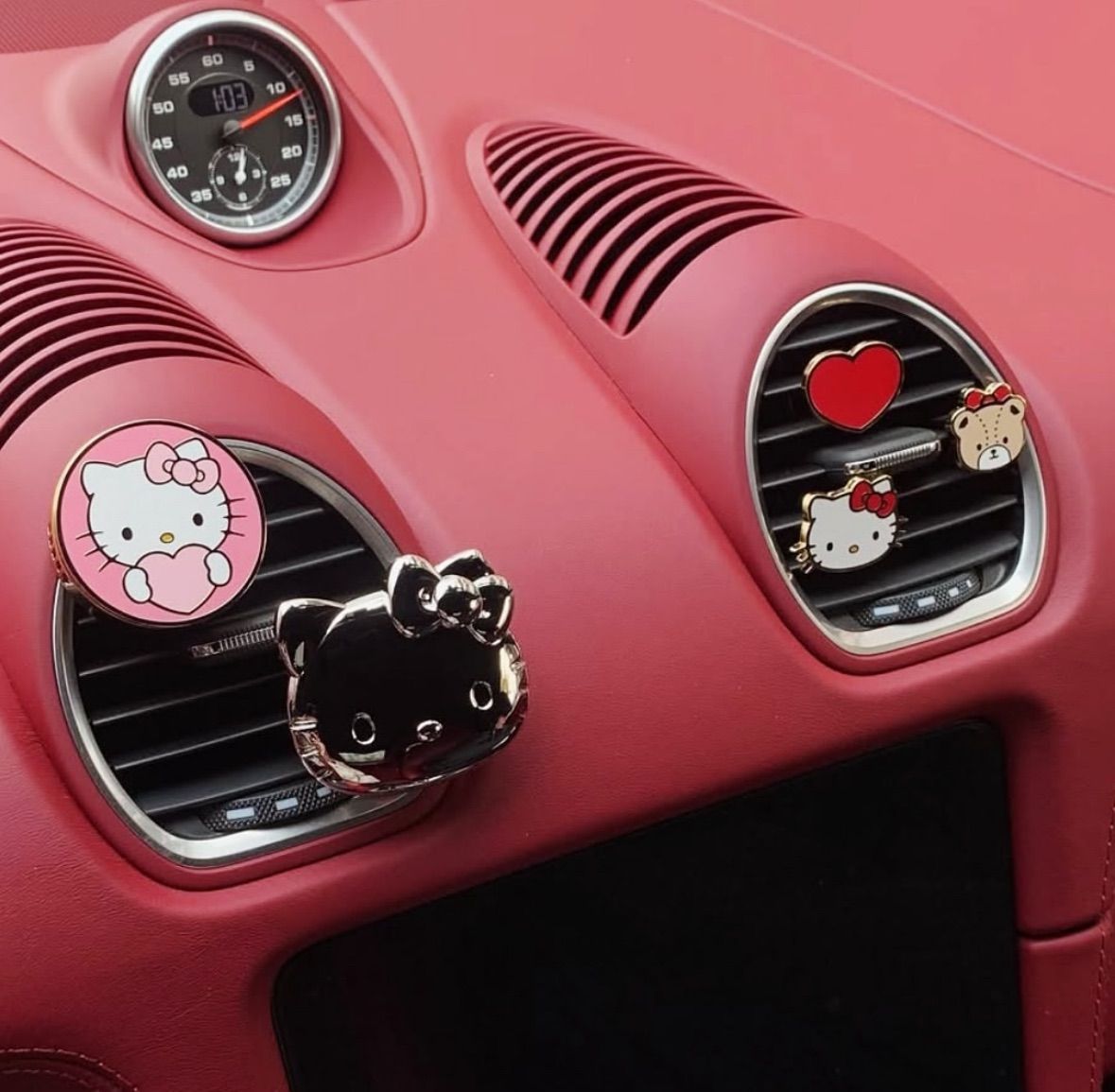 OHSCENT ×ハローキティ コラボ カーアクセサリー エアコンクリップ