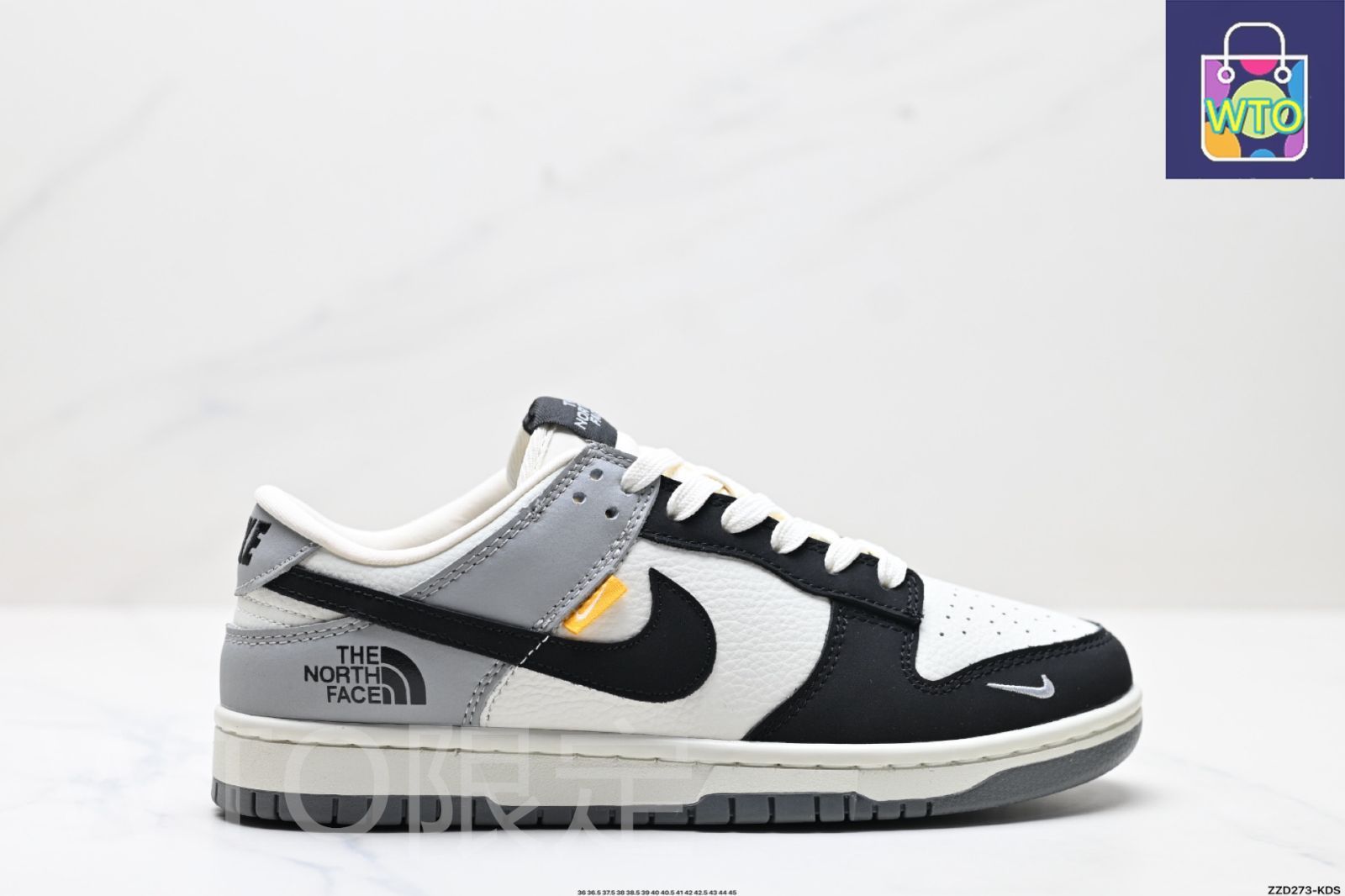NIKE DUNK 新品未使用 NIKE Women's DUNK HIGH SE FIRST USE 