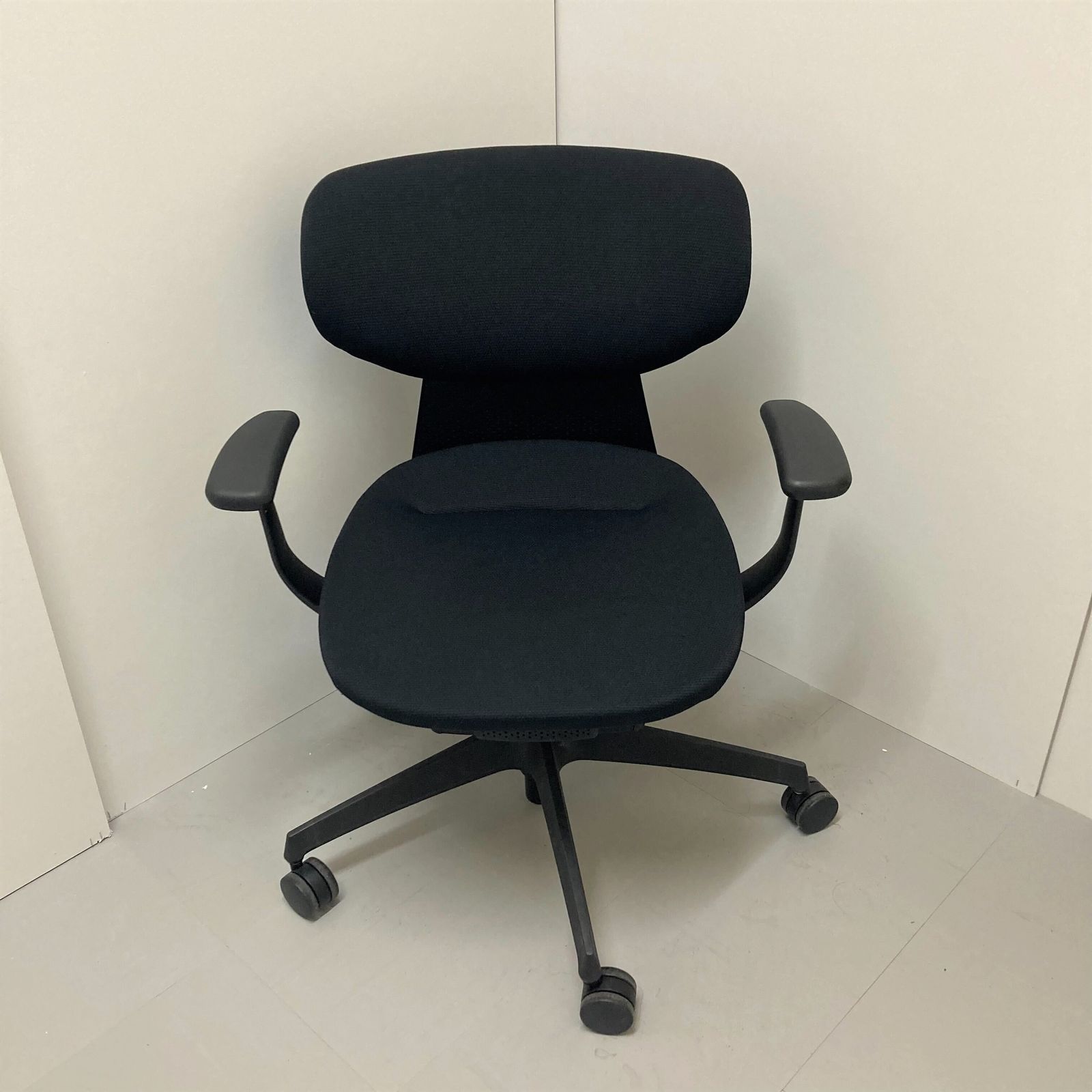 【中古 S(美品)】ing(イング) CRS-G3200E6 中古】イング CRS-G3200E6 コクヨ/KOKUYO 肘付ローバックチェア