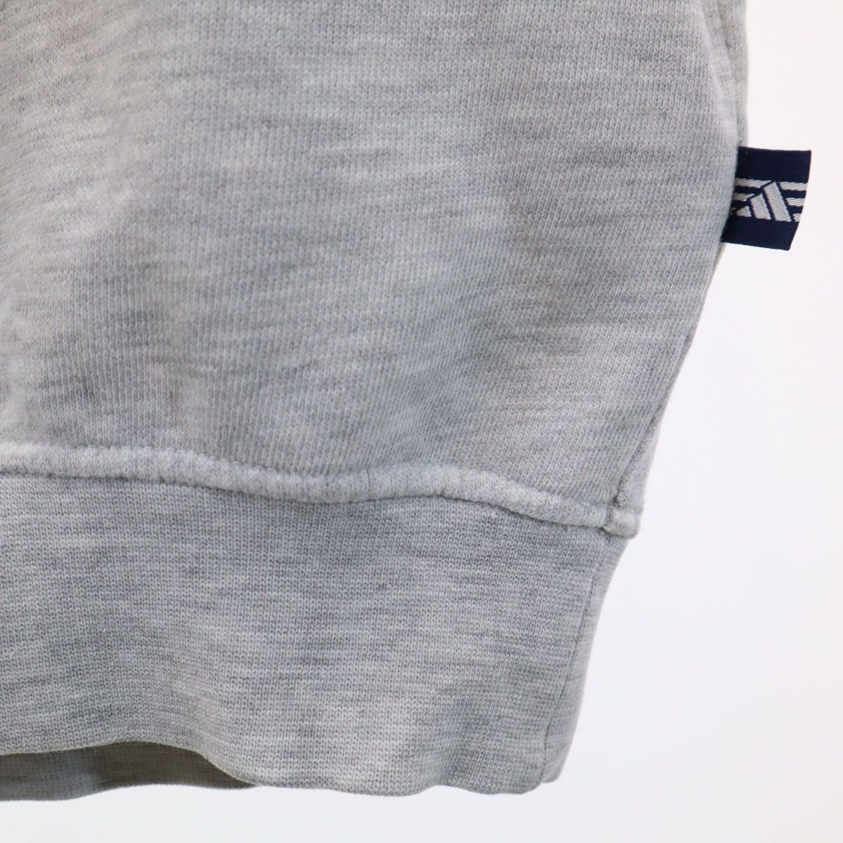 adidas レトロロゴ スウェットトレーナー グレー XS adidas グレー スウェット トレーナー L - メルカリ