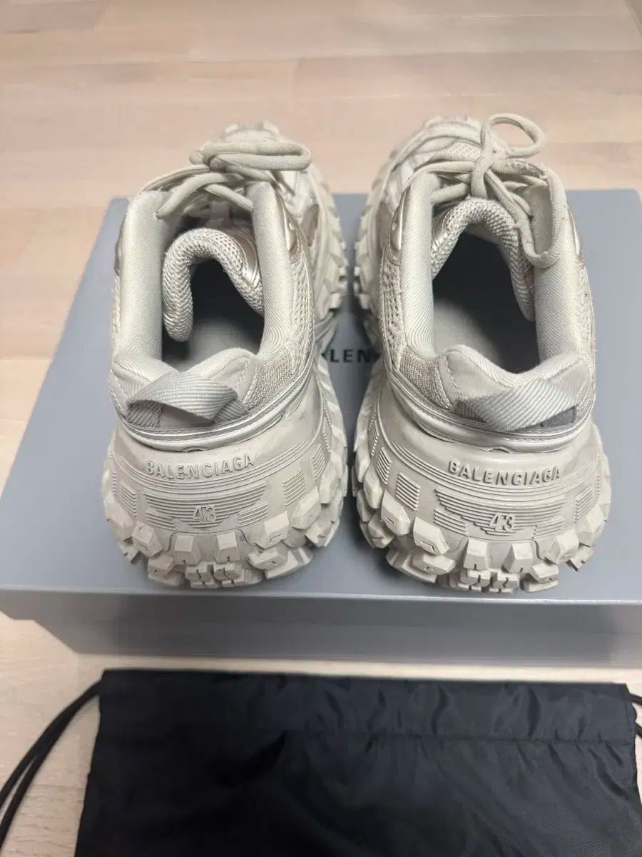 BALENCIAGA(バレンシアガ) ディフェンダー BALENCIAGA(バレンシアガ