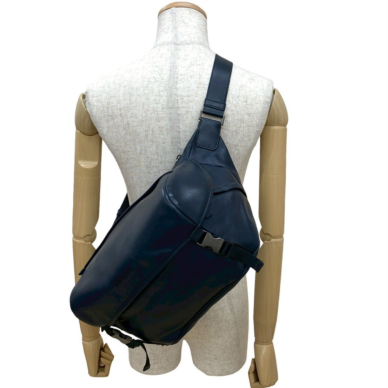 プラダ PRADA ショルダーバッグ メッセンジャーバッグ ネイビー