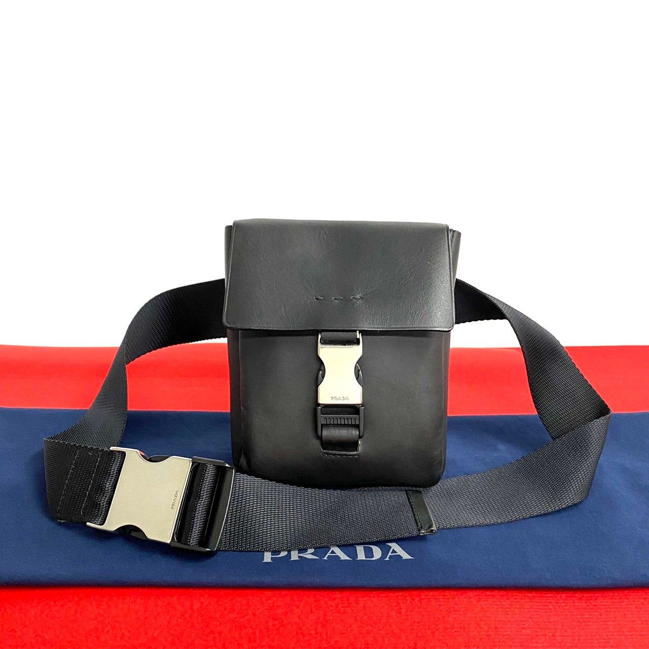 極 美品 カード 保存袋付き PRADA プラダ ロゴ 金具 レザー 本革 ボディバッグ ウエストバッグ ブラック 黒 レディース メンズ 416-4  - メルカリ