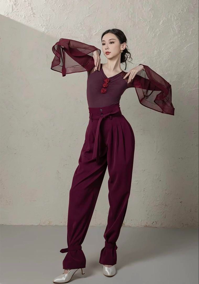 裾のボタンで2wayに使える綺麗めパンツ★ダンス練習着♪ 裾のボタンで2wayに使える綺麗めパンツ☆ダンス練習着♪ 2025年新作 裾