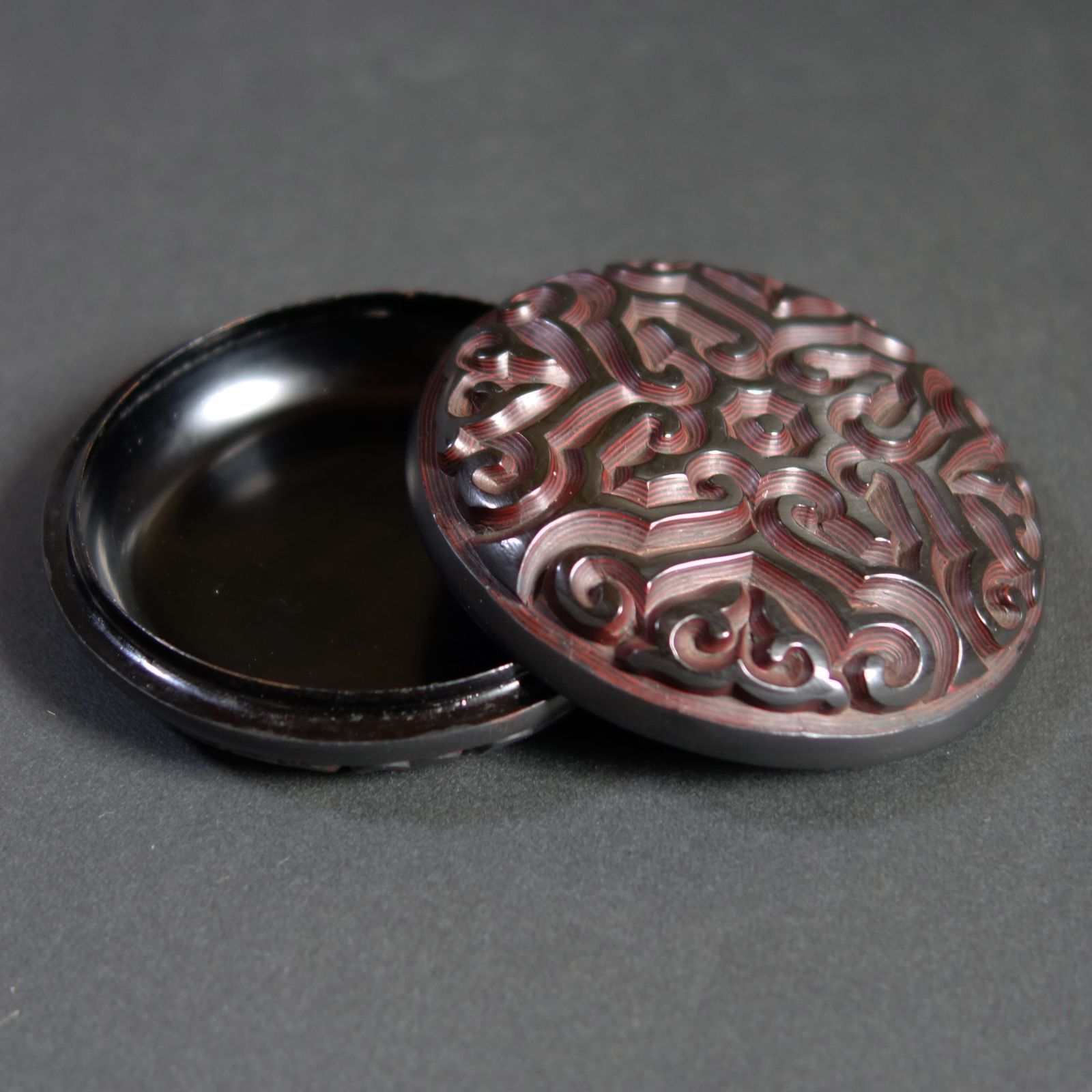 中国 堆黒 屈輪彫 堆黒 香合 共 き 漆器 中国古玩 骨董 古美術 Ca25051701