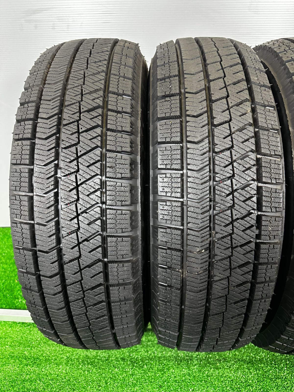 155 65R13 ブリヂストン VRX2 製 4本 冬タイヤ スタッドレス TA323