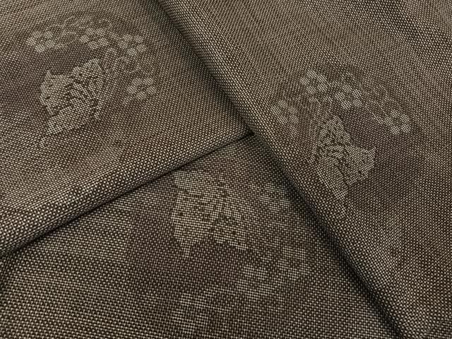 平和屋着物○本場大島紬 9マルキ 雪輪舞蝶文 正絹 逸品 AAAV9126np