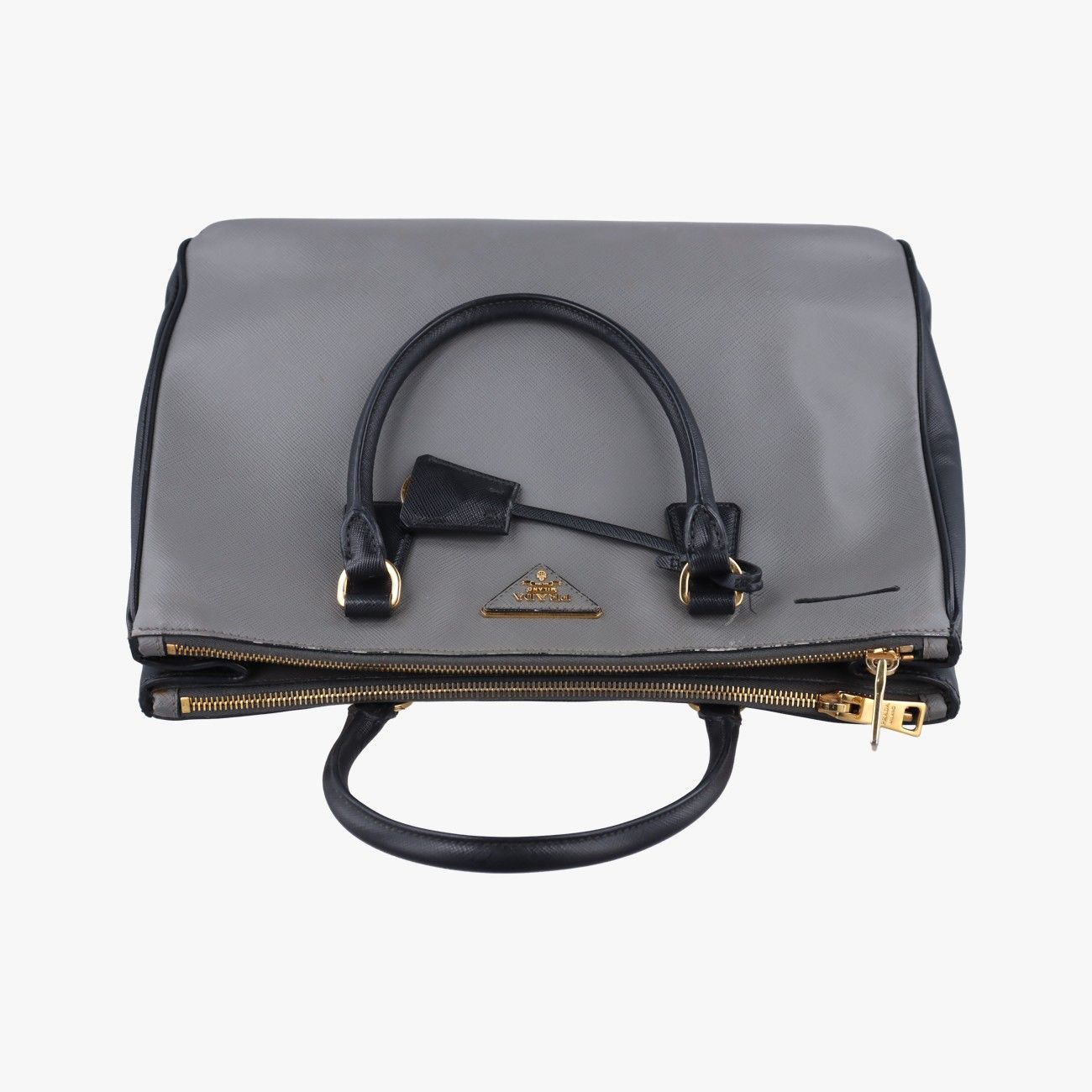 美品 PRADA プラダ キーケース M222A サフィアーノレザ－ 美品 PRADA プラダ キーケース M222A サフィアーノレザ－ - メルカリ