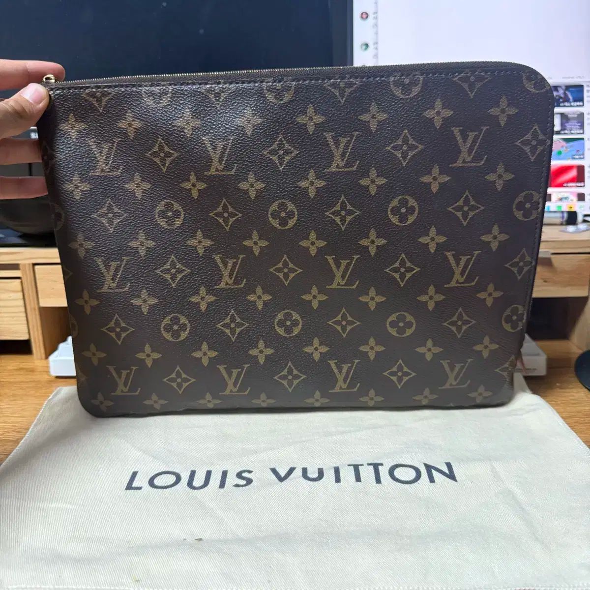 Louis Vuitton ルイヴィトン エテュイ ヴォワヤージュ クラッチ mm