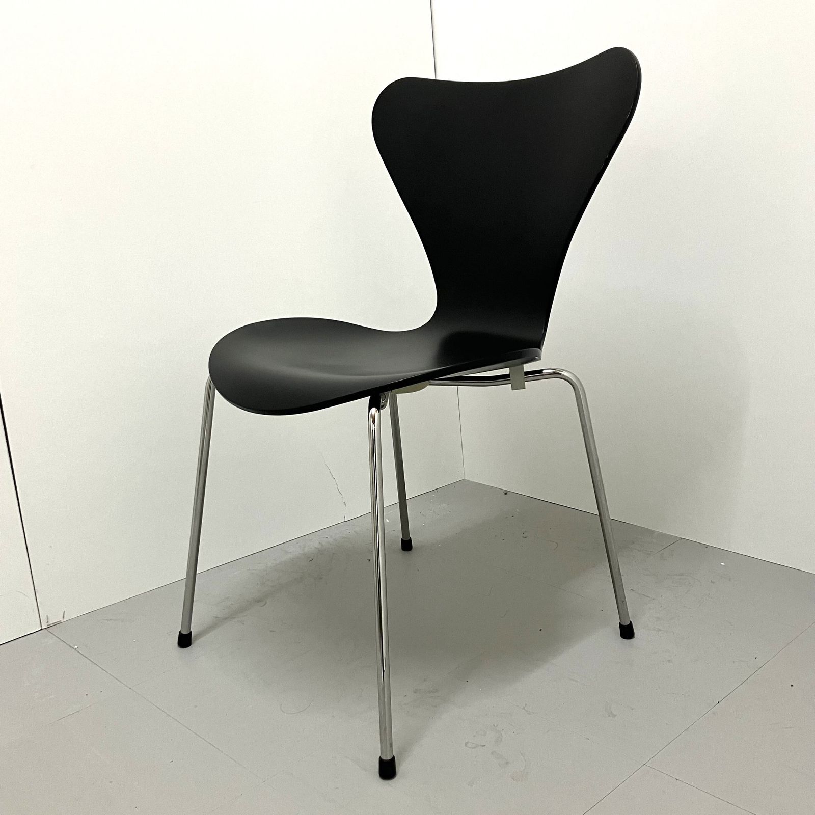 【中古 A(中古品)】Series 7(セブンチェア)／ブラック