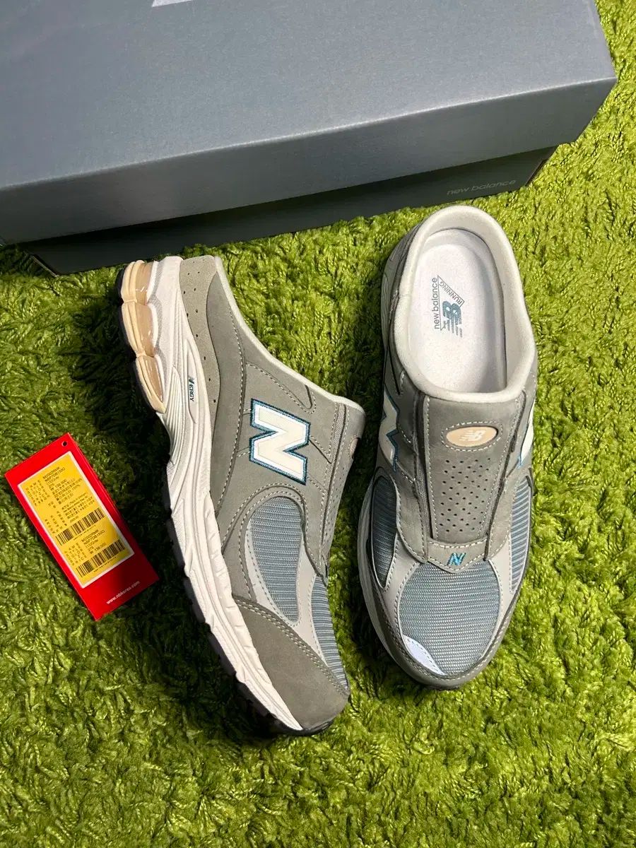 New Balance(ニューバランス) 2002 ミュール 275