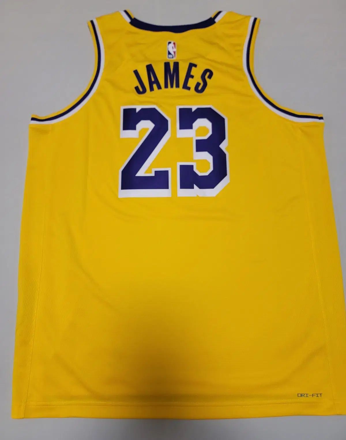 レブロンジェームス NBAファイナル記念ユニフォーム 「レア」 Nike