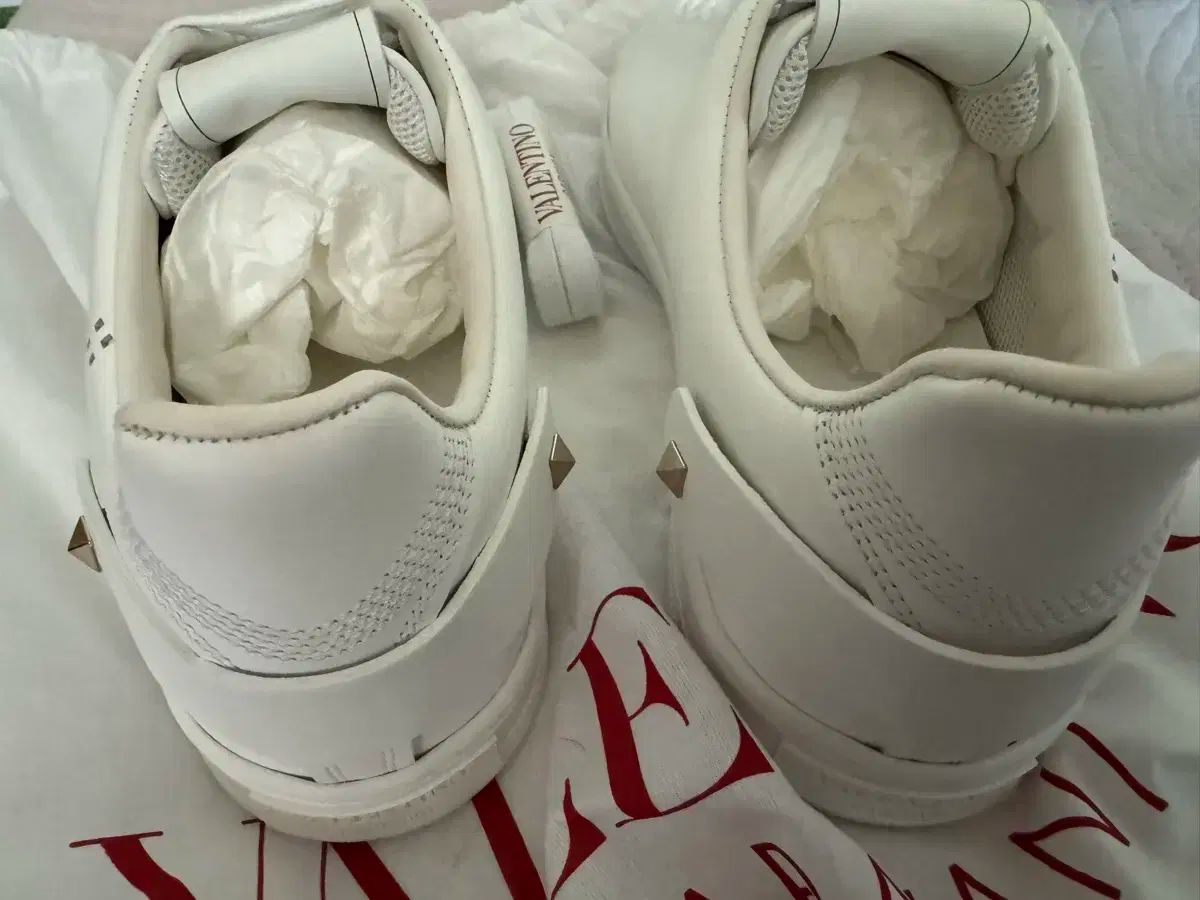 VALENTINO ヴァレンティノ