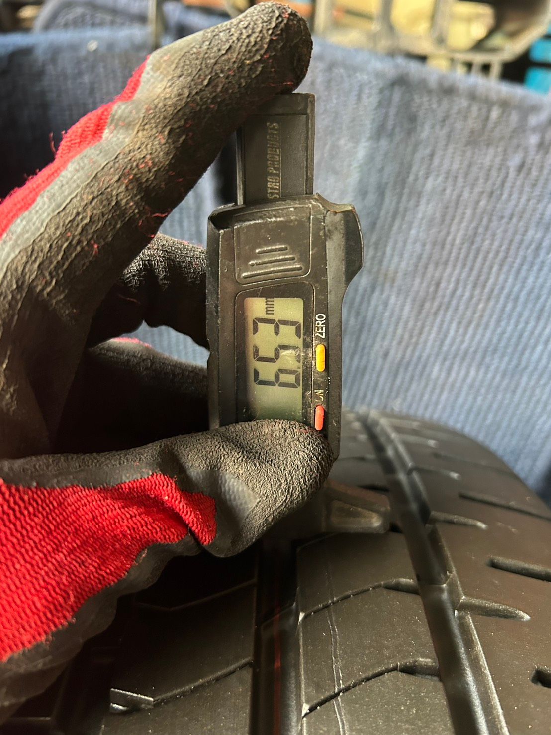 215|45R17 サイド傷あり