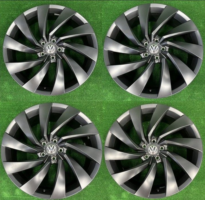 フォルクスワーゲン アルテオンR-Line 20インチ純正ホイール